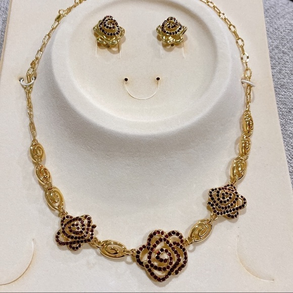Jewelry - BURGUNDY Gold Rose Necklace Set